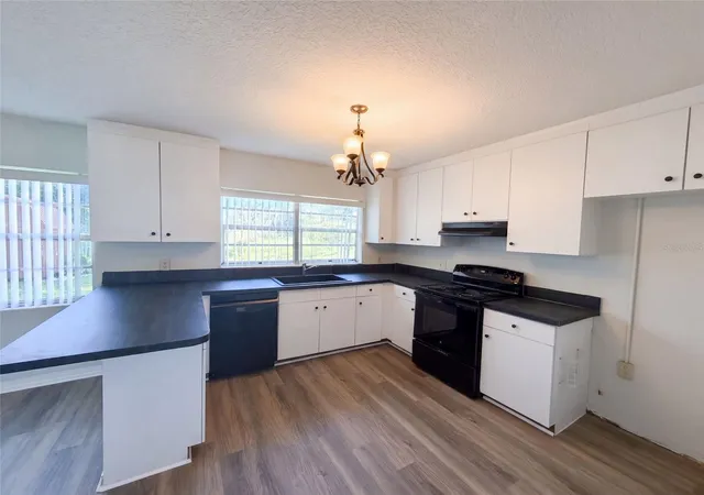 Photo 2 of Sale Pending at 1305 W Spencer St, Plant City, FL 33563 | MLS# O6436791 | Listing updated on 2026-09-02