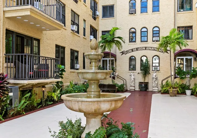 Listing Photo 2 - Condo for sale in building located at 130 4Th Ave N, St. Petersburg, FL 33701 - Unit #107