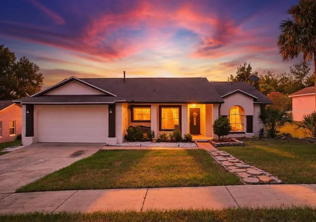 Photo 1 of Single family home for sale at 15904 Lake Orienta Ct, Clermont, FL 34711 | MLS# O6436802 | Listing updated on 2026-08-28