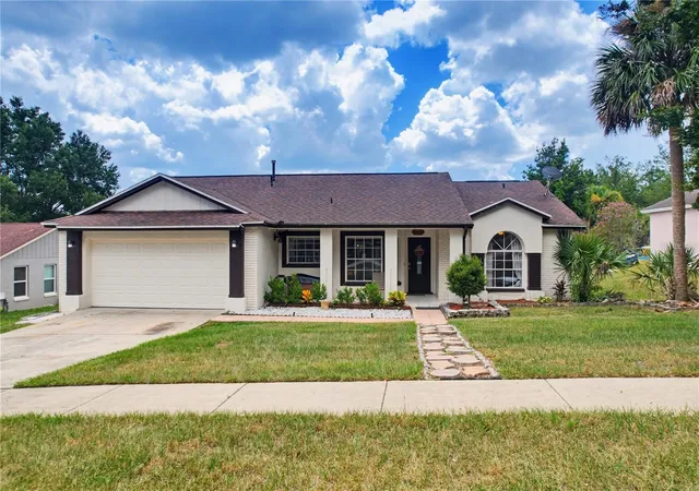 Photo 3 of Single family home for sale at 15904 Lake Orienta Ct, Clermont, FL 34711 | MLS# O6436802 | Listing updated on 2026-08-28