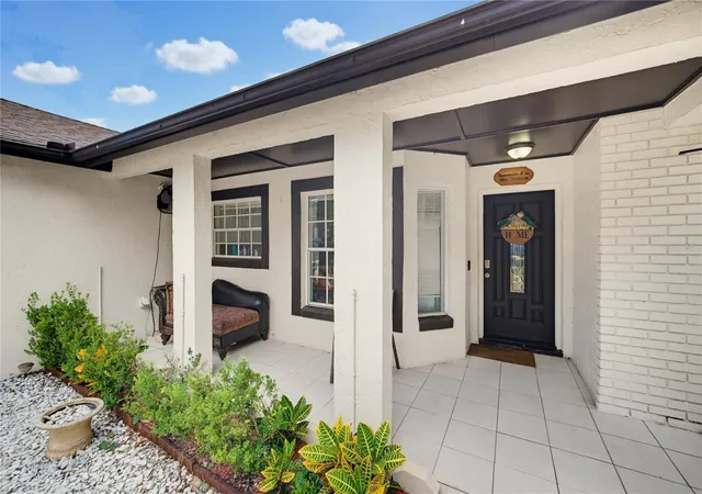 Photo 4 of Single family home for sale at 15904 Lake Orienta Ct, Clermont, FL 34711 | MLS# O6436802 | Listing updated on 2026-08-28