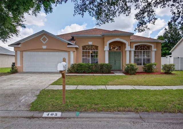 Photo 1 of Sale Pending at 405 Country Vineyard Dr, Valrico, FL 33594 | MLS# TB8542741 | Listing updated on 2026-09-03