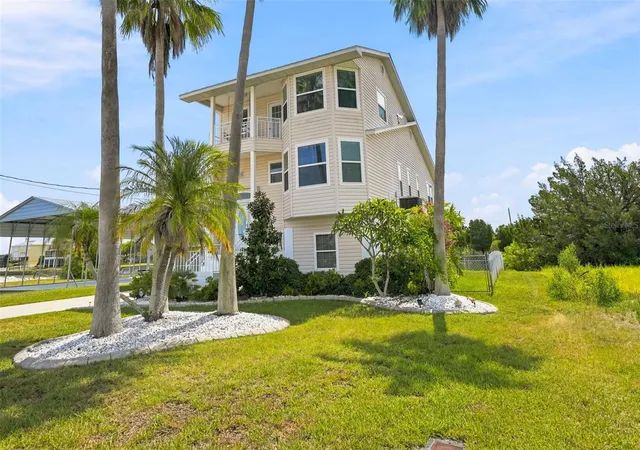 Photo 2 of Single family home for sale at 3342 Turks Cap Dr, Hernando Beach, FL 34607 | MLS# W7888931 | Listing updated on 2026-08-31
