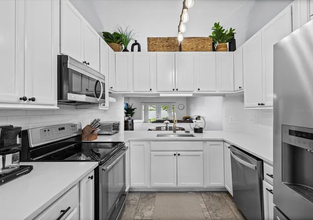 Photo 3 of Sale Pending at 3439 Laurel Dale Dr, Tampa, FL 33618 | MLS# TB8542745 | Listing updated on 2026-09-06