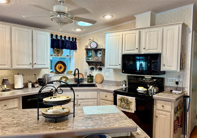 Photo 1 of Manufactured home for sale at 6600 Scenic Point Dr SE, Winter Haven, FL 33884 | MLS# L4964588 | Listing updated on 2026-09-02