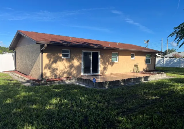 Photo 3 of Single family home for sale at 310 Reid Ct, Sanford, FL 32773 | MLS# O6436812 | Listing updated on 2026-09-19