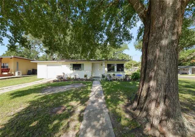Photo 3 of Single family home for sale at 621 Hillside Dr, Lakeland, FL 33803 | MLS# L4964593 | Listing updated on 2026-10-08