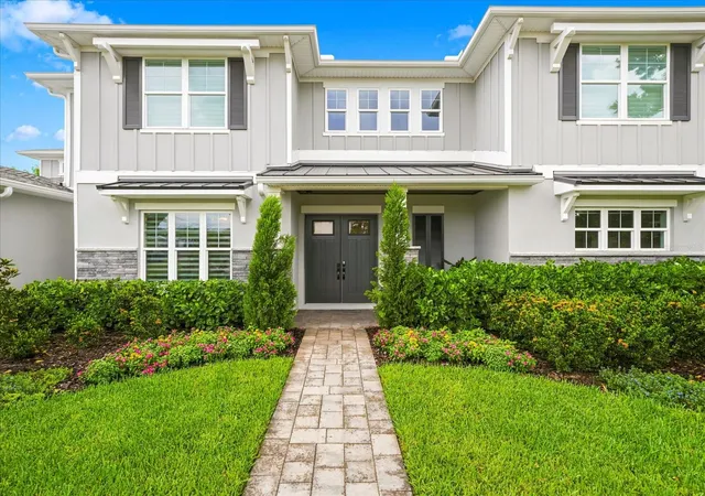 Photo 3 of Single family home for sale at 3718 W Palmira Ave, Tampa, FL 33629 | MLS# TB8542760 | Listing updated on 2026-09-25
