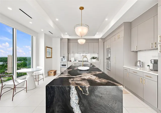 Photo 3 of Condo for sale at 2619 Bayshore Blvd #1200, Tampa, FL 33629 | MLS# TB8542763 | Listing updated on 2026-10-07