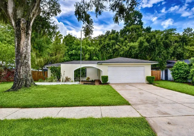 Photo 1 of Single family home for sale at 16122 Oakmanor Dr, Tampa, FL 33624 | MLS# TB8542767 | Listing updated on 2026-09-19