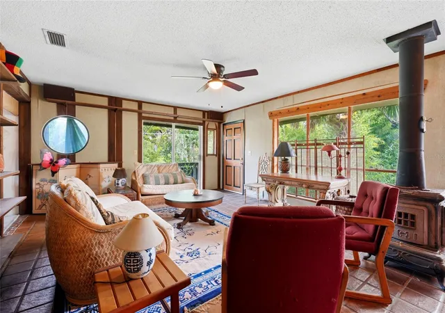 Photo 3 of Sale Pending at 504 NE 7th Street, Gainesville, FL 32601 | MLS# GC543030 | Listing updated on 2026-09-16