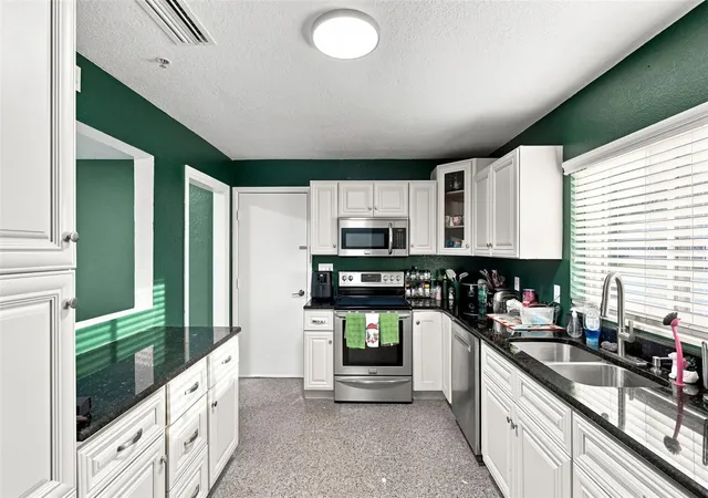 Photo 3 of Sale Pending at 8405 Oak Bluff Dr, Orlando, FL 32827 | MLS# O6436832 | Listing updated on 2026-08-31