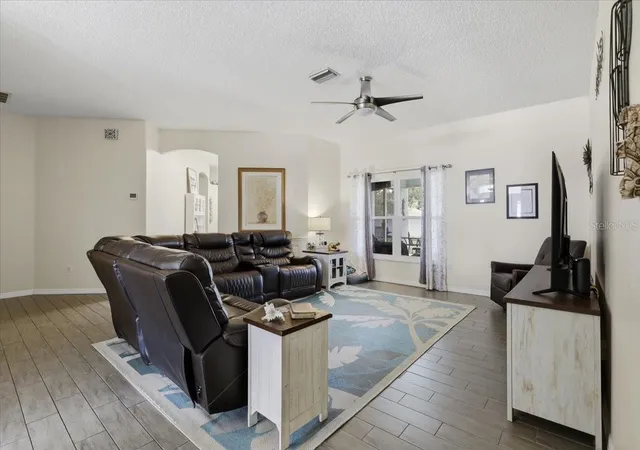 Photo 4 of Single family home for sale at 6 Birdseye Pl, Palm Coast, FL 32137 | MLS# O6436834 | Listing updated on 2026-10-24