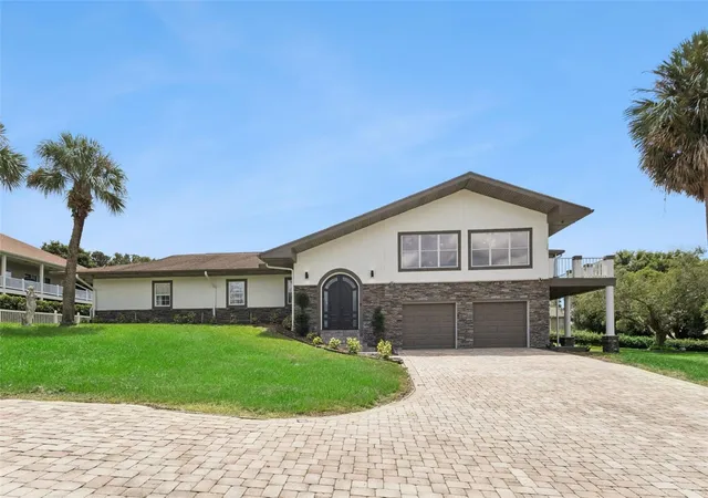 Photo 2 of Single family home for sale at 12634 Valencia Dr, Clermont, FL 34711 | MLS# O6436842 | Listing updated on 2026-09-05