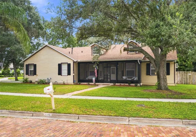 Photo 2 of Single family home for sale at 502 Palm Dr, Winter Garden, FL 34787 | MLS# O6436846 | Listing updated on 2026-10-06