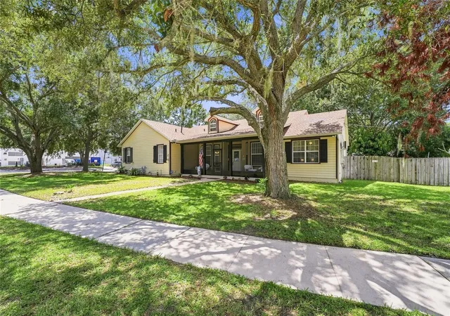 Photo 3 of Single family home for sale at 502 Palm Dr, Winter Garden, FL 34787 | MLS# O6436846 | Listing updated on 2026-10-06