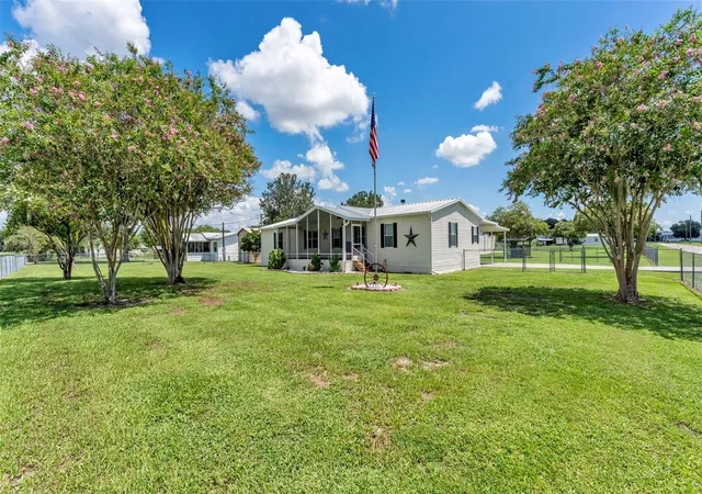 Photo 4 of Manufactured home for sale at 332 Cesara Dr, Mulberry, FL 33860 | MLS# P4939714 | Listing updated on 2026-09-19