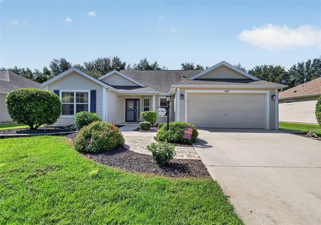 Photo 3 of Sale Pending at 12045 Northeast 51st Cir, Oxford, FL 34484 | MLS# G5117006 | Listing updated on 2026-09-24