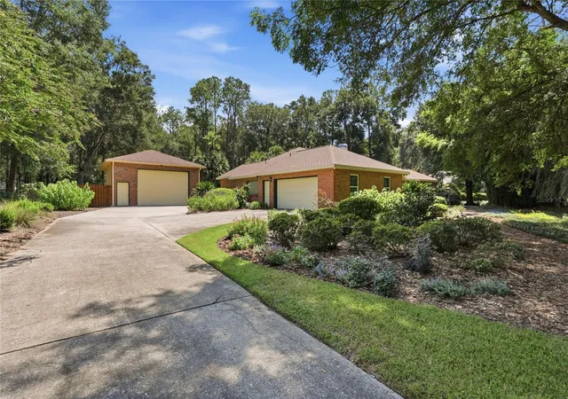 Photo 3 of Single family home for sale at 215 Sw 136th Street, Newberry, FL 32669 | MLS# GC543031 | Listing updated on 2026-09-22