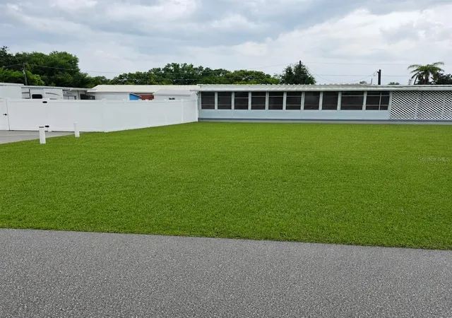 Photo 3 of Manufactured home for sale at 2010 Oak St, St Cloud, FL 34769 | MLS# S5156380 | Listing updated on 2026-09-03