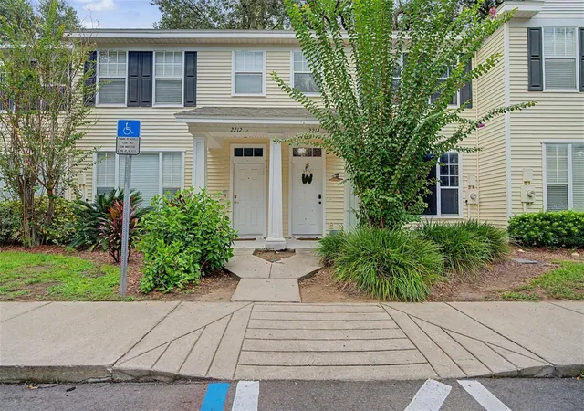 Townhouse for sale at 2214 Golden Oak Ln, VALRICO, FL 33594 | MLS# TB8542811
