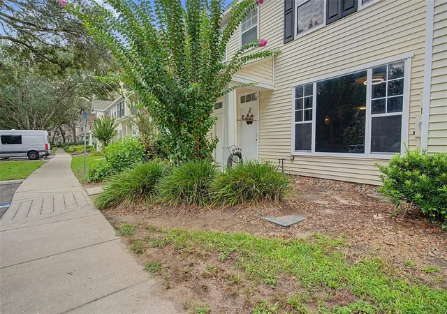 Photo 3 of Townhouse for sale at 2214 Golden Oak Ln, Valrico, FL 33594 | MLS# TB8542811 | Listing updated on 2026-10-07
