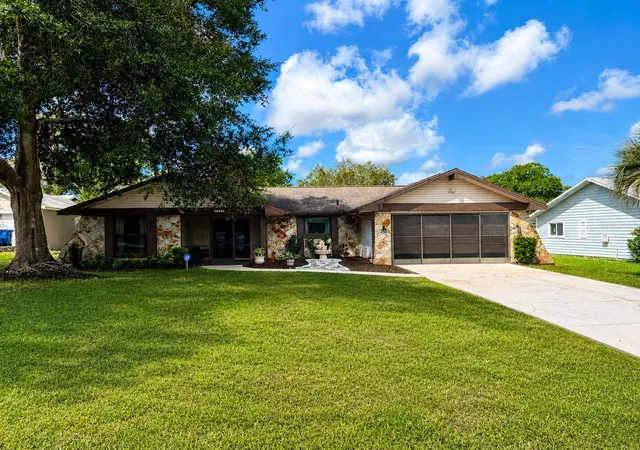 Photo 1 of Single family home for sale at 7401 Galloway Rd, Weeki Wachee, FL 34613 | MLS# W7888940 | Listing updated on 2026-08-31
