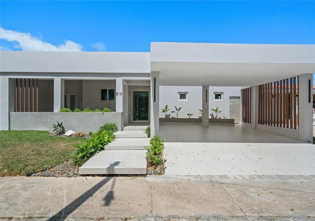 Photo 1 of Single family home for sale at E 10 Calle Madre Perla, Dorado, PR 00646 | MLS# PR9123720 | Listing updated on 2026-08-27