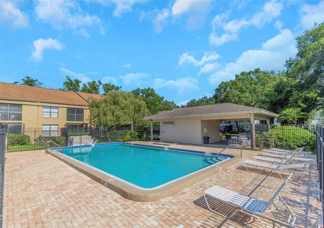 Listing Photo 2 - Condo for sale in building located at 5151 Puritan Cir, TAMPA, FL 33617 - Unit #1022