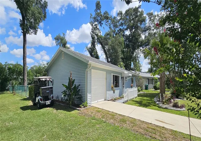 Photo 3 of Single family home for sale at 7533 Sw 108th Pl, Ocala, FL 34476 | MLS# OM731143 | Listing updated on 2026-09-22