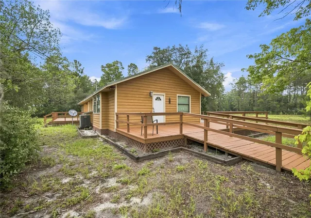 Photo 3 of Single family home for sale at 130 Finley Ln, Hawthorne, FL 32640 | MLS# OM731144 | Listing updated on 2026-08-28