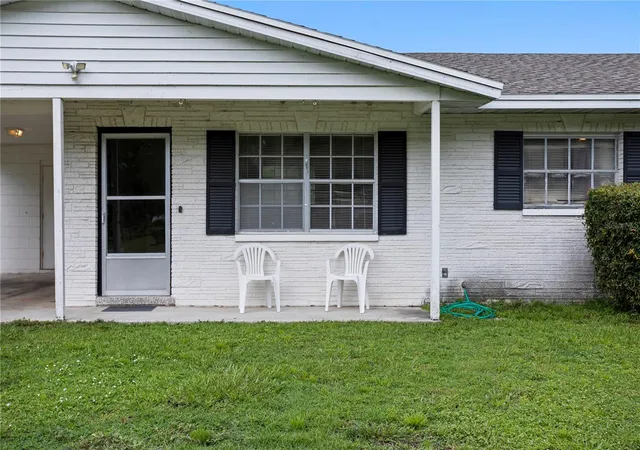 Photo 4 of Single family home for sale at 12002 Gaines Ct, Tampa, FL 33618 | MLS# TB8542830 | Listing updated on 2026-08-29