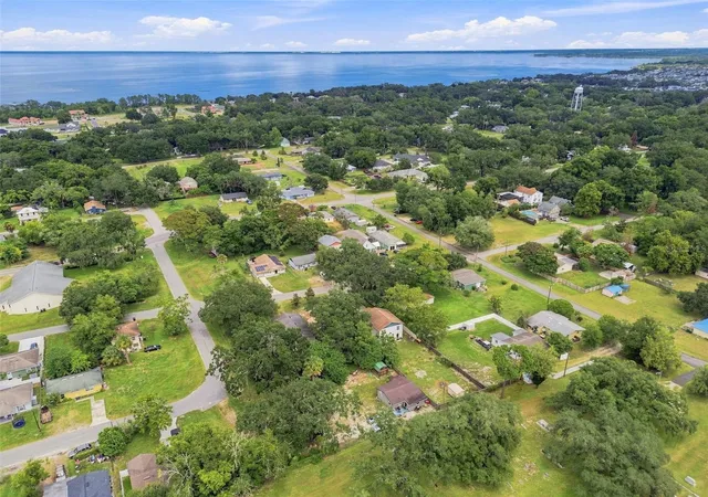 Photo 3 of Single family home for sale at 320 W Sadler Ave, Oakland, FL 34760 | MLS# O6436879 | Listing updated on 2026-10-09