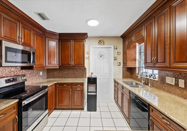 Photo 4 of Single family home for sale at 5809 N Hale Ave, Tampa, FL 33614 | MLS# TB8542834 | Listing updated on 2026-09-23