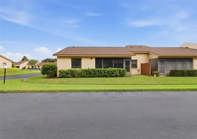 Photo 3 of Single family home for sale at 3191 Glen Elyn Blvd #4, Sarasota, FL 34237 | MLS# A4704174 | Listing updated on 2026-09-16