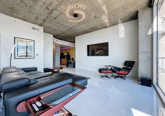 Photo 3 of Condo for sale at 155 S Court Ave #2111, Orlando, FL 32801 | MLS# O6436892 | Listing updated on 2026-09-12