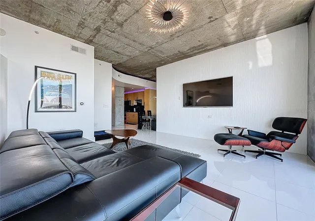Photo 4 of Condo for sale at 155 S Court Ave #2111, Orlando, FL 32801 | MLS# O6436892 | Listing updated on 2026-09-12