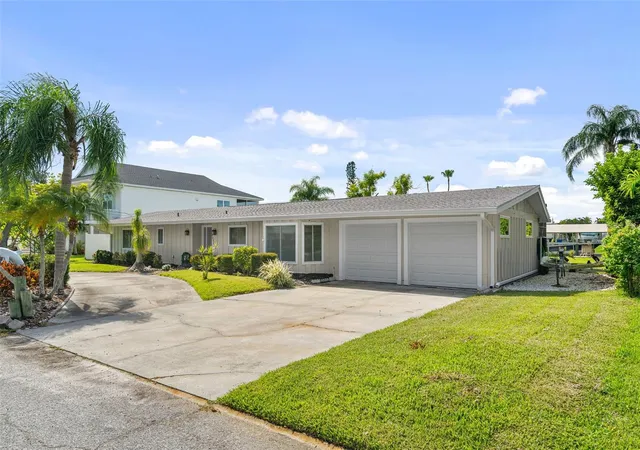 Photo 3 of Single family home for sale at 4331 Pompano Ln, Palmetto, FL 34221 | MLS# A4704178 | Listing updated on 2026-10-09