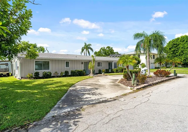 Photo 3 of Single family home for sale at 4331 Pompano Ln, Palmetto, FL 34221 | MLS# A4704178 | Listing updated on 2026-10-09