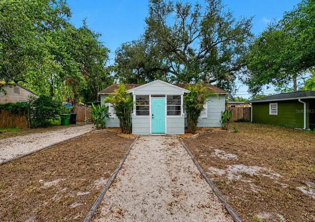 Photo 1 of Single family home for sale at 3208 W Hartnett Ave, Tampa, FL 33611 | MLS# TB8542863 | Listing updated on 2026-08-30