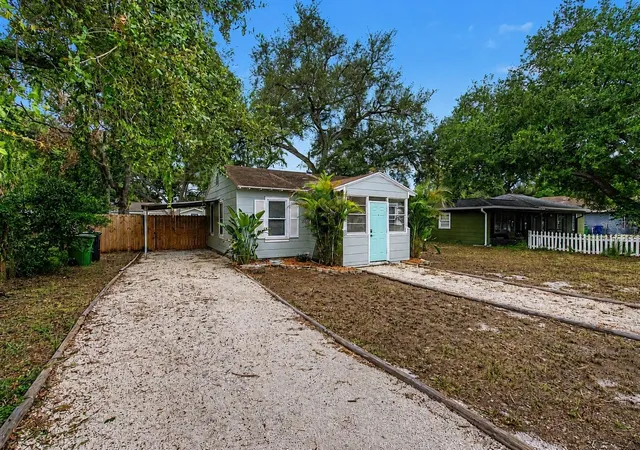Photo 2 of Single family home for sale at 3208 W Hartnett Ave, Tampa, FL 33611 | MLS# TB8542863 | Listing updated on 2026-08-30