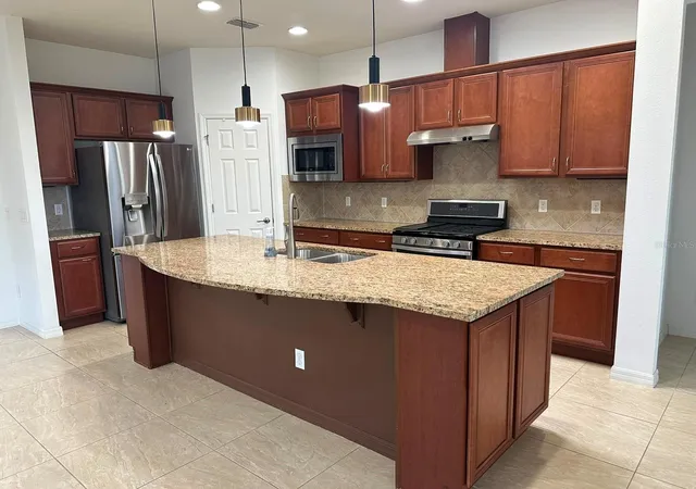 3rd image of 333 Navarra Ln, Davenport, FL 33837 | MLS# S5156401