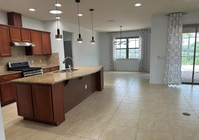 5th image of 333 Navarra Ln, Davenport, FL 33837 | MLS# S5156401