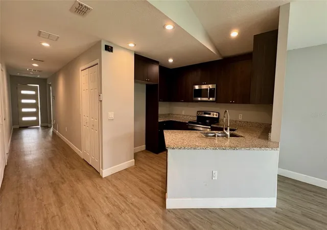 Photo 2 of Sale Pending at 5 N Hart Blvd, Orlando, FL 32835 | MLS# O6436921 | Listing updated on 2026-09-03