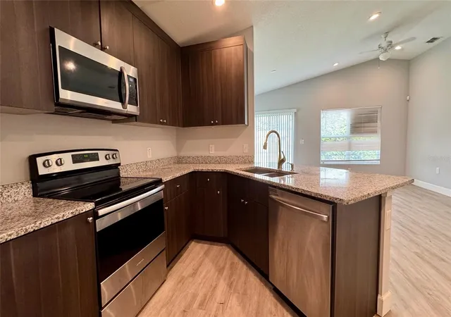 Photo 3 of Sale Pending at 5 N Hart Blvd, Orlando, FL 32835 | MLS# O6436921 | Listing updated on 2026-09-03
