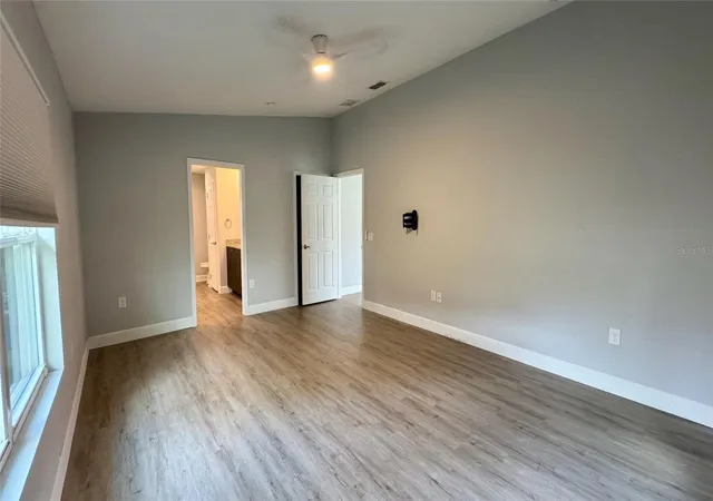 Photo 4 of Sale Pending at 5 N Hart Blvd, Orlando, FL 32835 | MLS# O6436921 | Listing updated on 2026-09-03