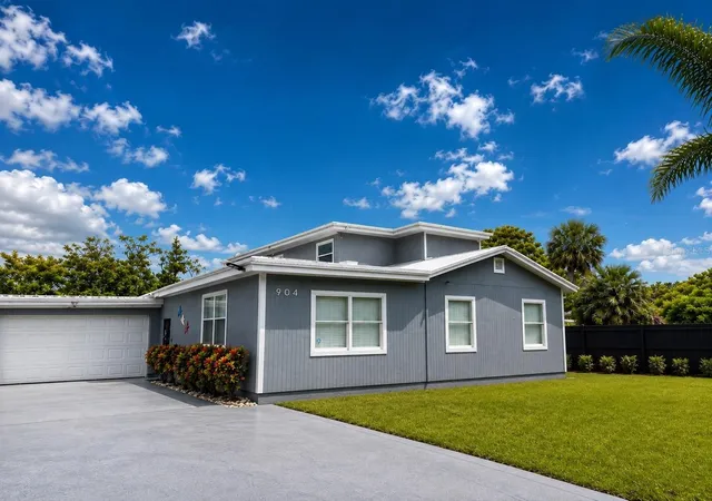Photo 1 of Single family home for sale at 904 Summer St, LAKE WORTH, FL 33461 | MLS# TB8542882 | Listing updated on 2026-10-01
