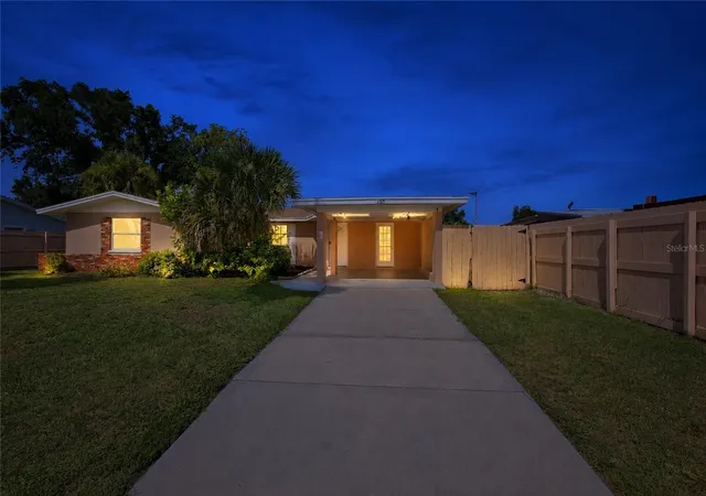 Photo 2 of Single family home for sale at 1509 Banyan Dr, Venice, FL 34293 | MLS# A4704192 | Listing updated on 2026-08-27