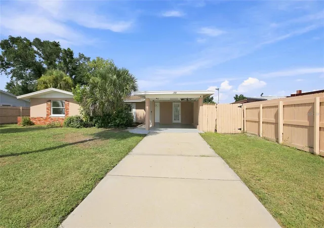 Photo 3 of Single family home for sale at 1509 Banyan Dr, Venice, FL 34293 | MLS# A4704192 | Listing updated on 2026-10-17