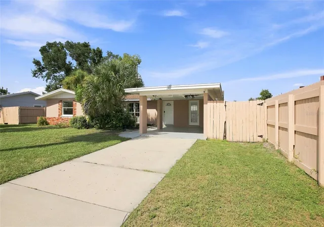 Photo 4 of Single family home for sale at 1509 Banyan Dr, Venice, FL 34293 | MLS# A4704192 | Listing updated on 2026-10-17